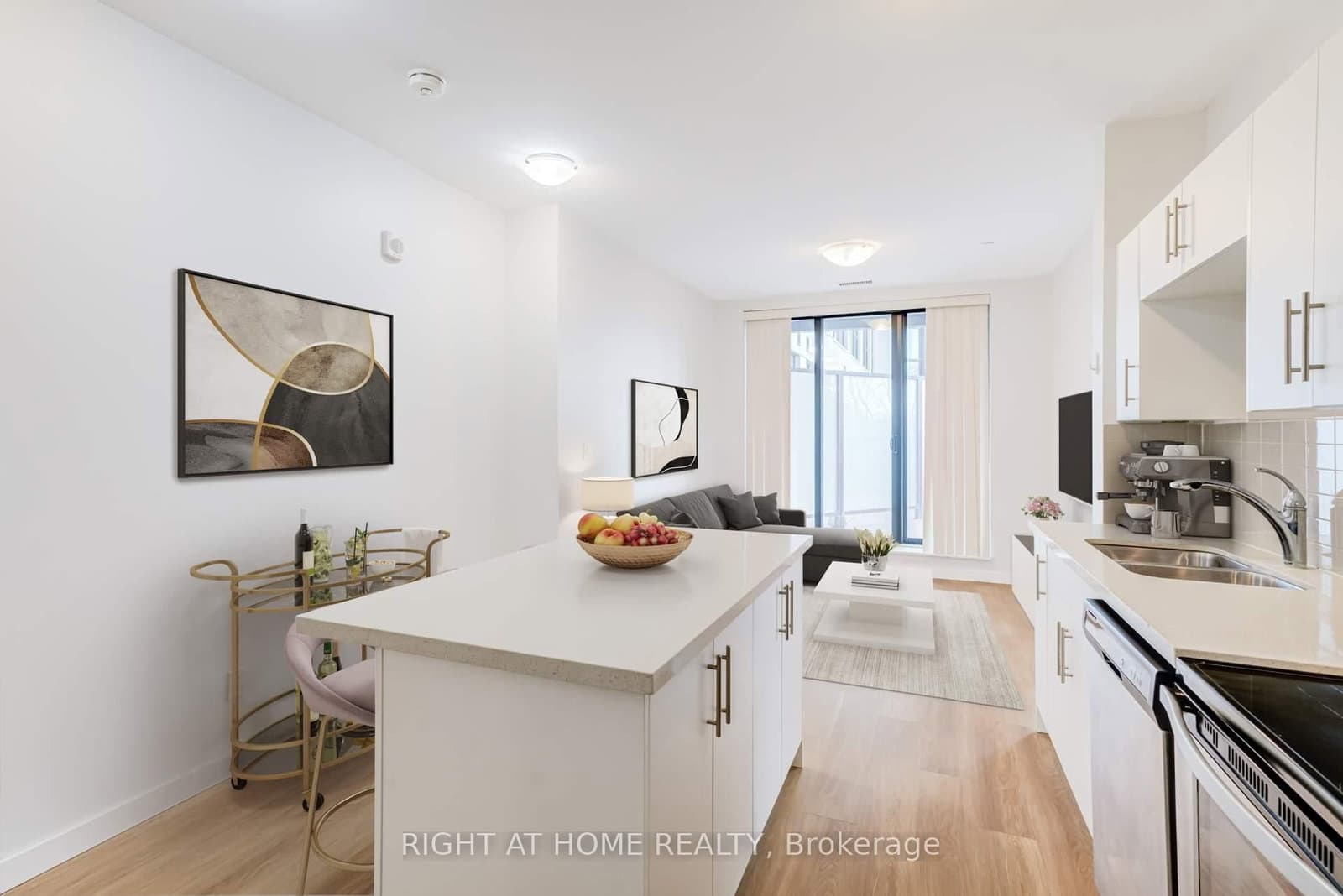 #218 - 690 King Street