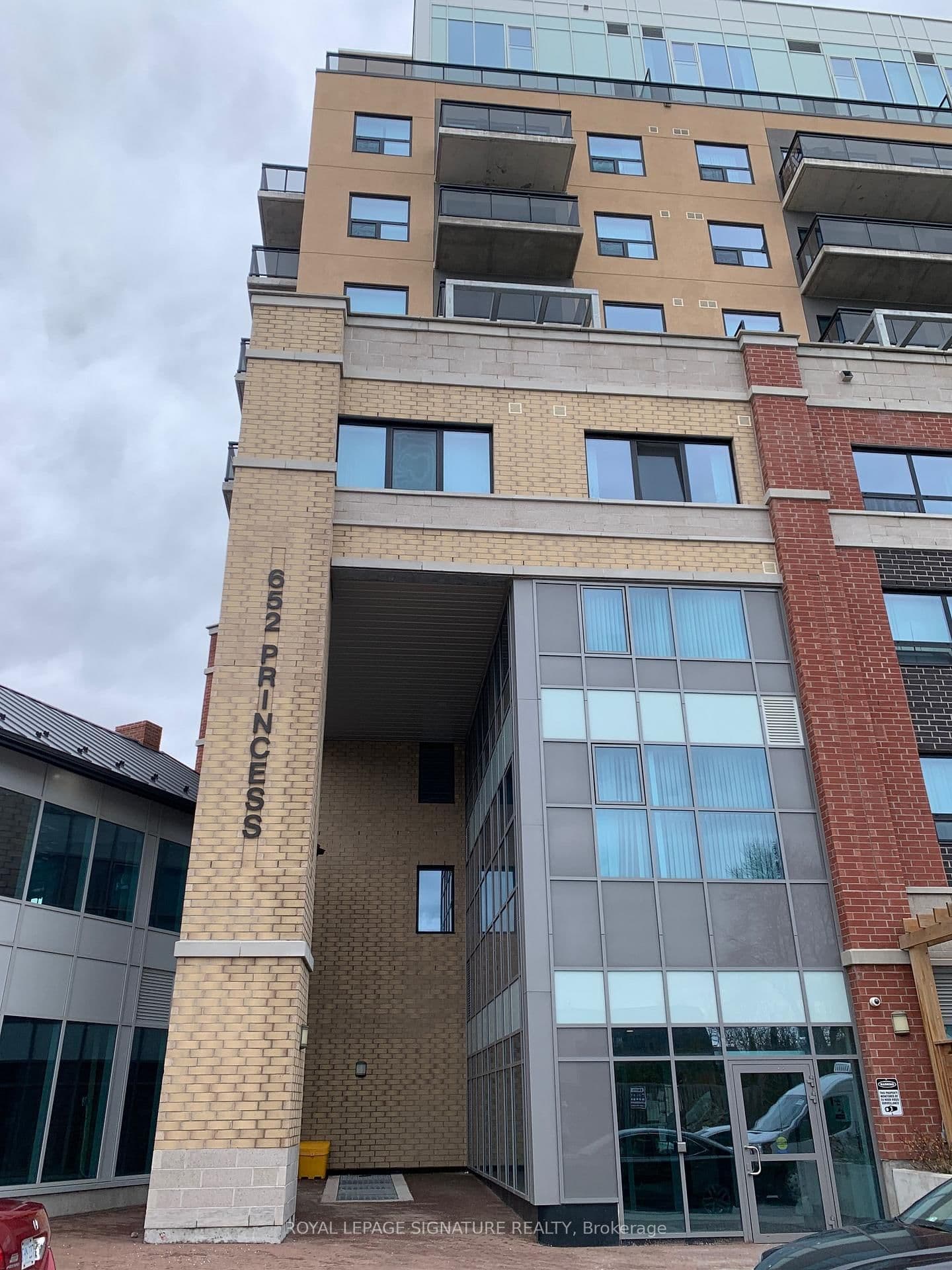 #819 - 652 Princess Street