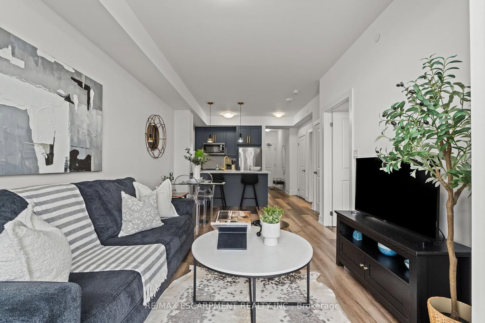 #706 - 450 Dundas Street E