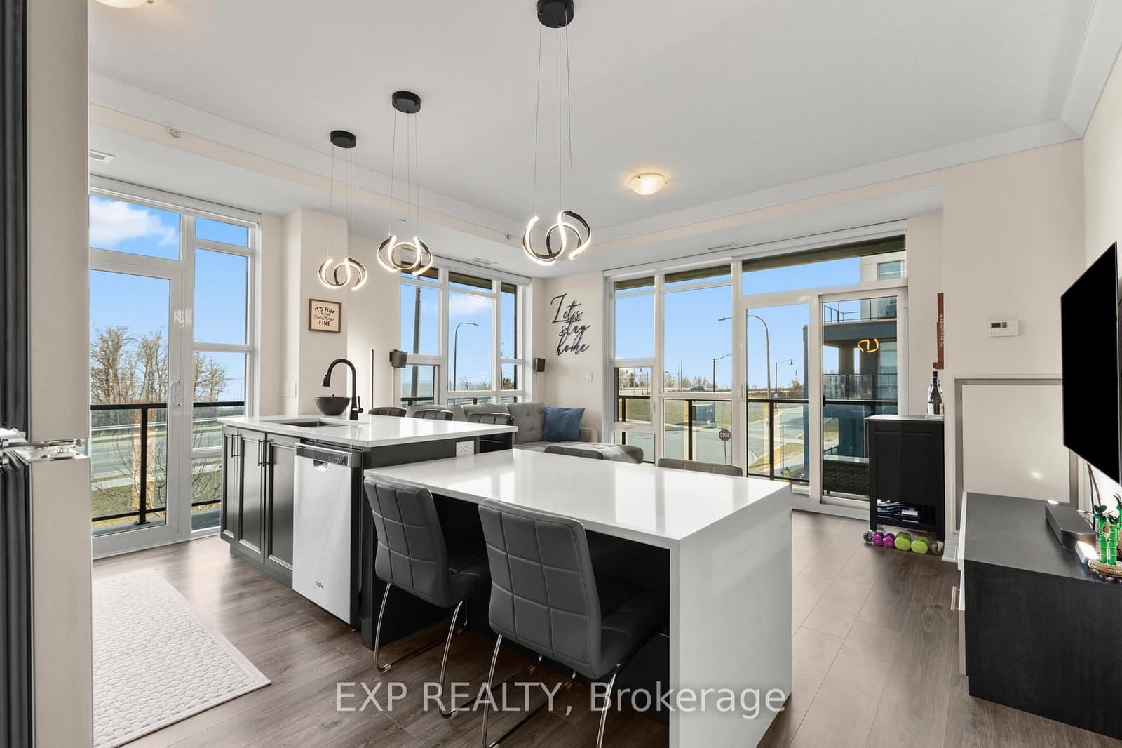 #209 - 10 Concord Place