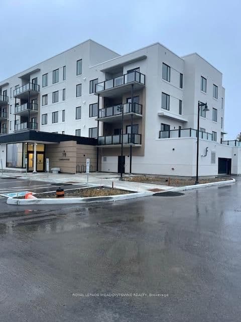 19B West Street N, Unit PH1