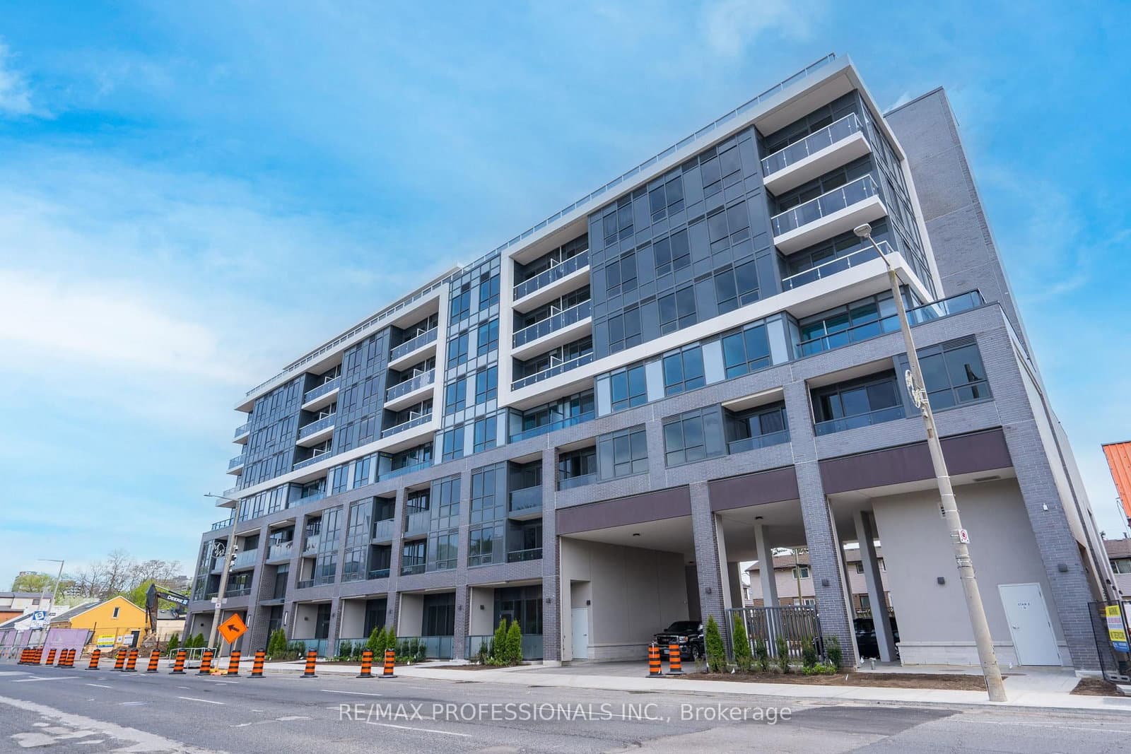 415 Main Street W, Unit 411