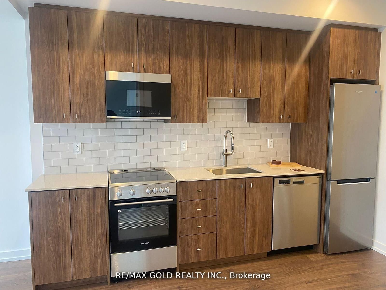 15 Wellington Street S, Unit 1914