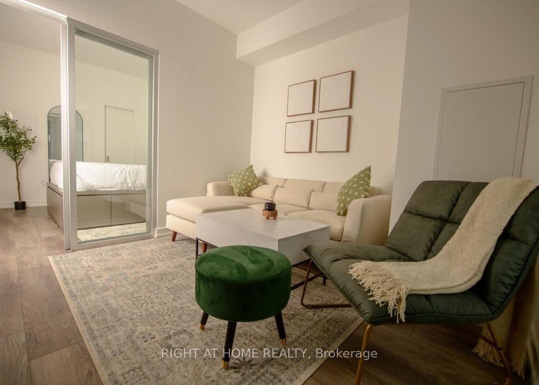 5 Wellington Street S, Unit 903