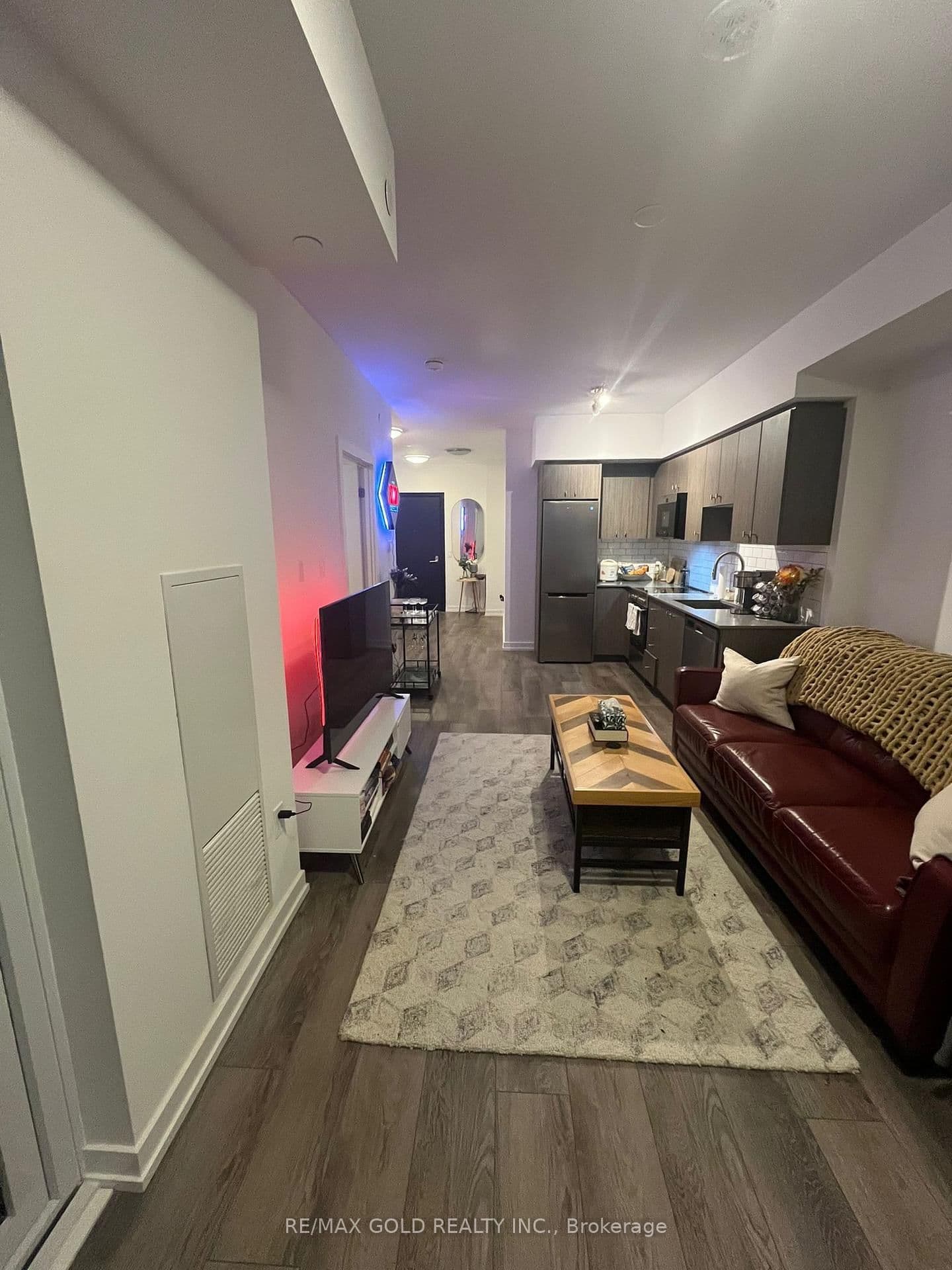 15 Wellington Street S, Unit 711