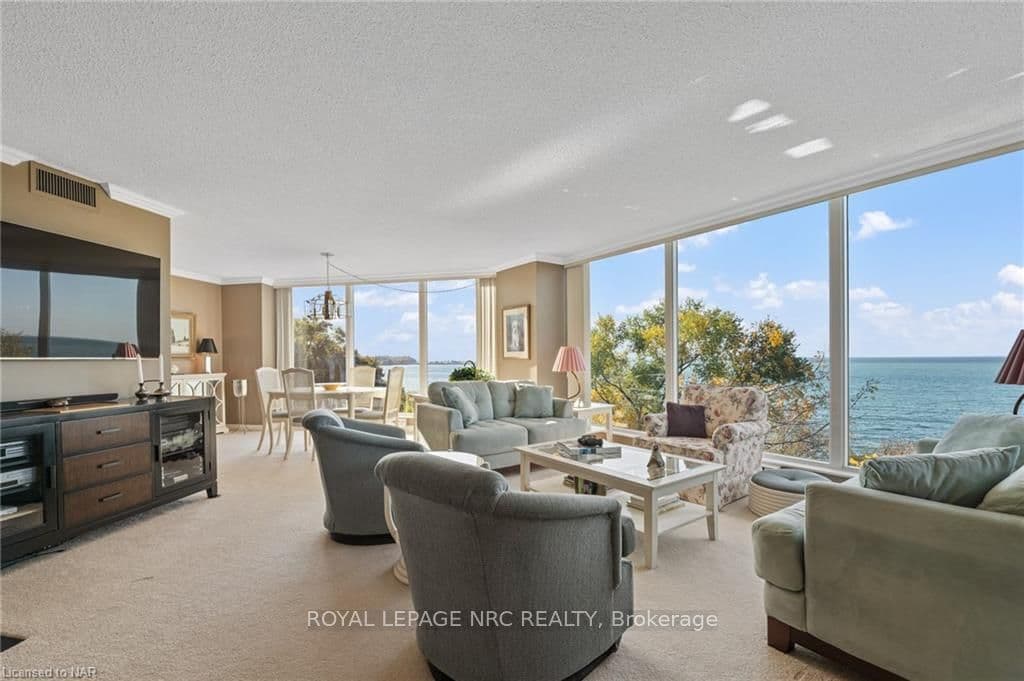 #13O3 - 701 Geneva Street