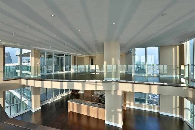 33 Bay at Pinnacle Centre Condos - Image 6