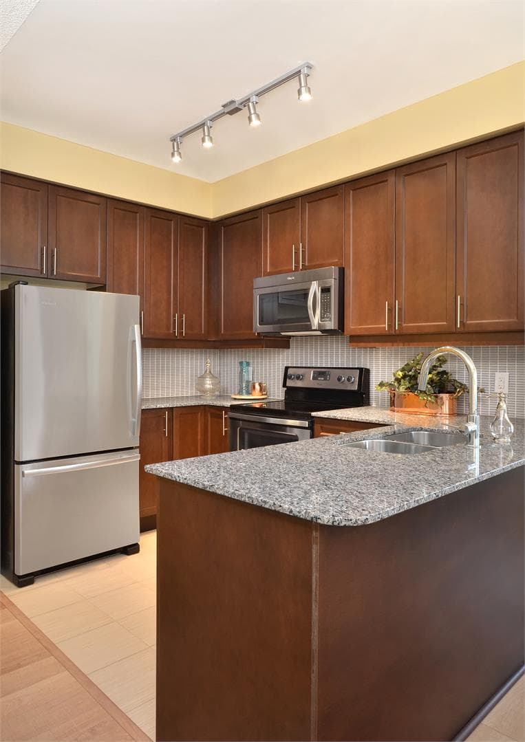 Pinnacle Grand Park 2 Condos - Image 5