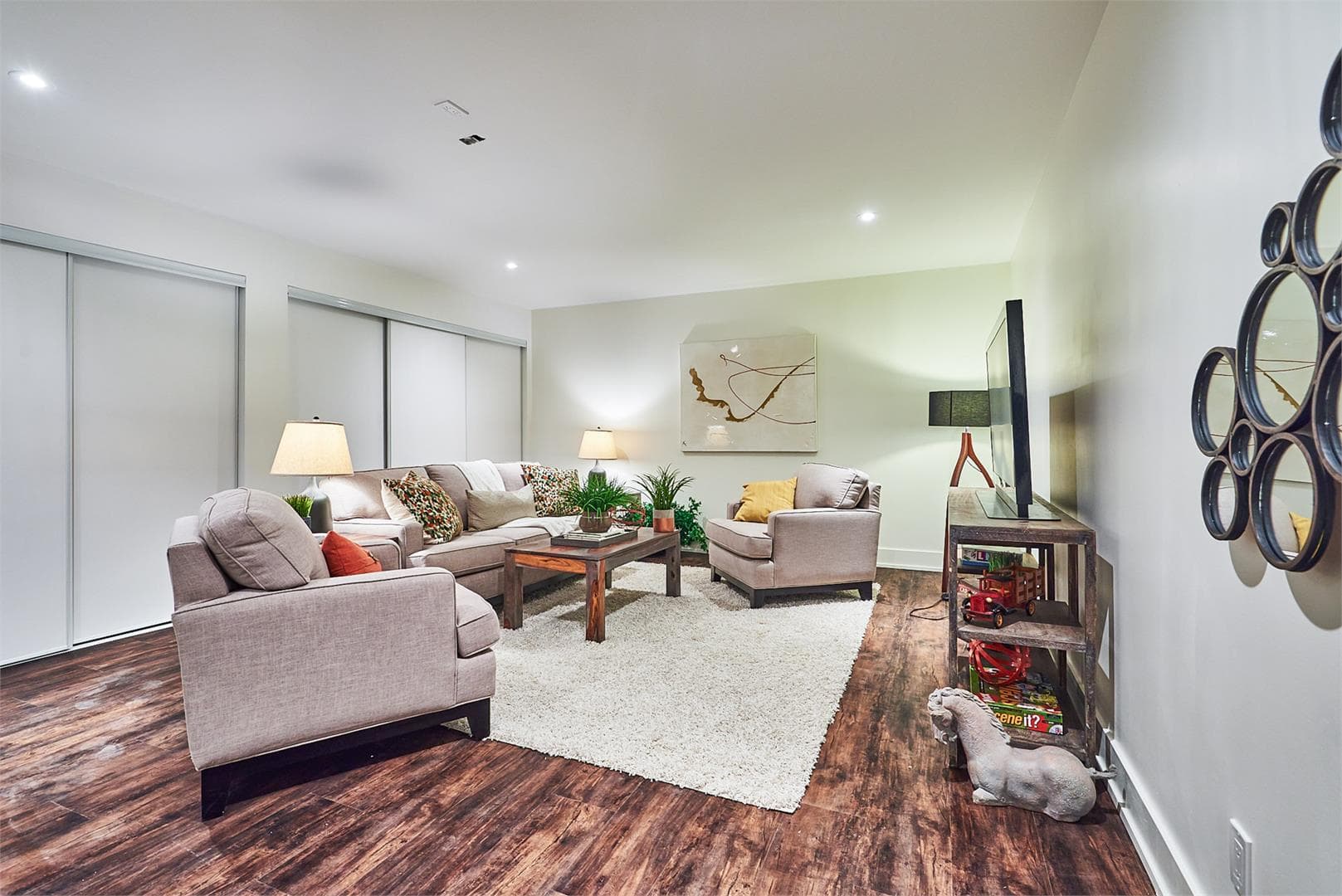 Towns on Curzon - Image 10