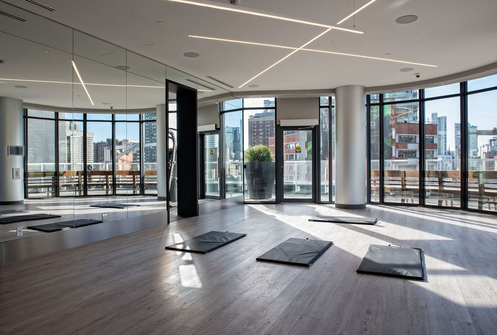 Stanley Condos - Image 19