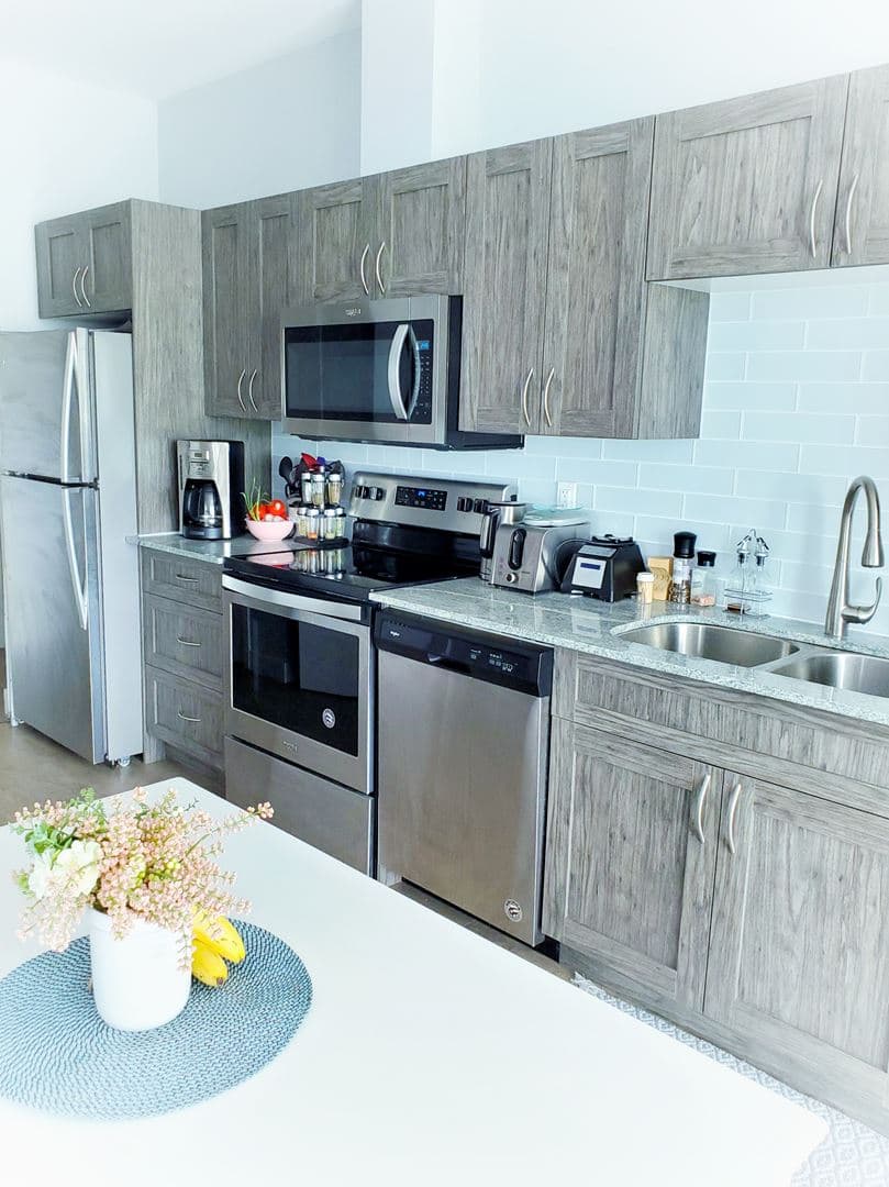 One Hundred Condos - Image 5