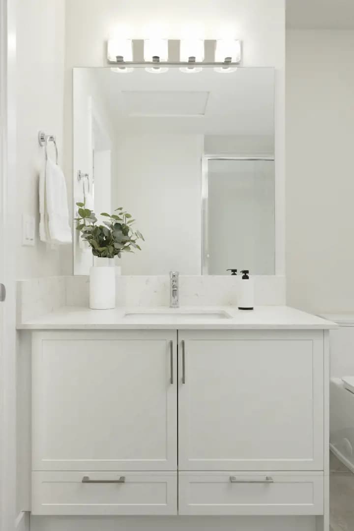 Nora Towns - Image 13