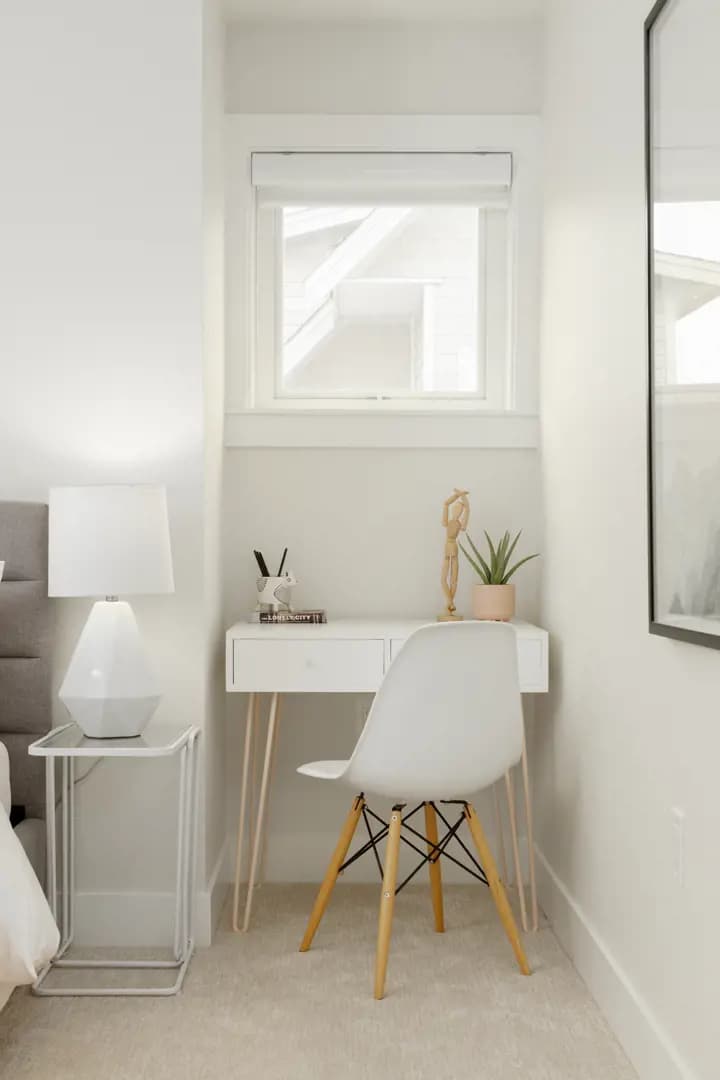 Nora Towns - Image 3